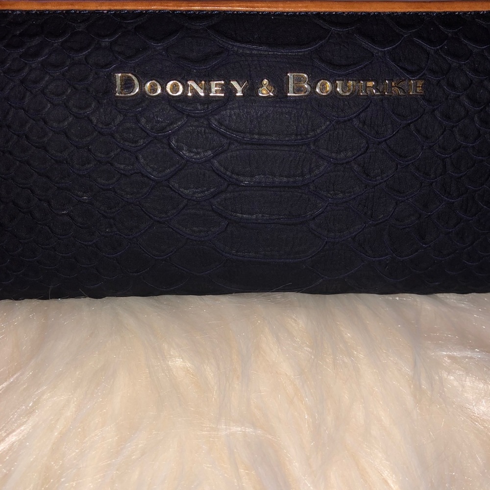 🥰 D&B Claremont Python Wallet